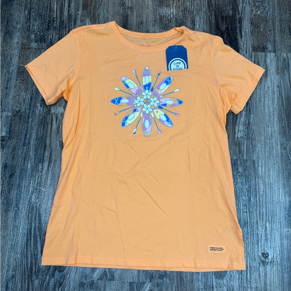 Life Is Good Women’s Medium Peach Floral Kayak Tee - Picture 2 of 8